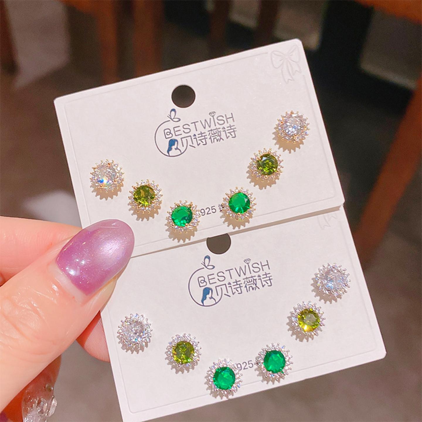 精致高级感银针绿色锆石太阳花