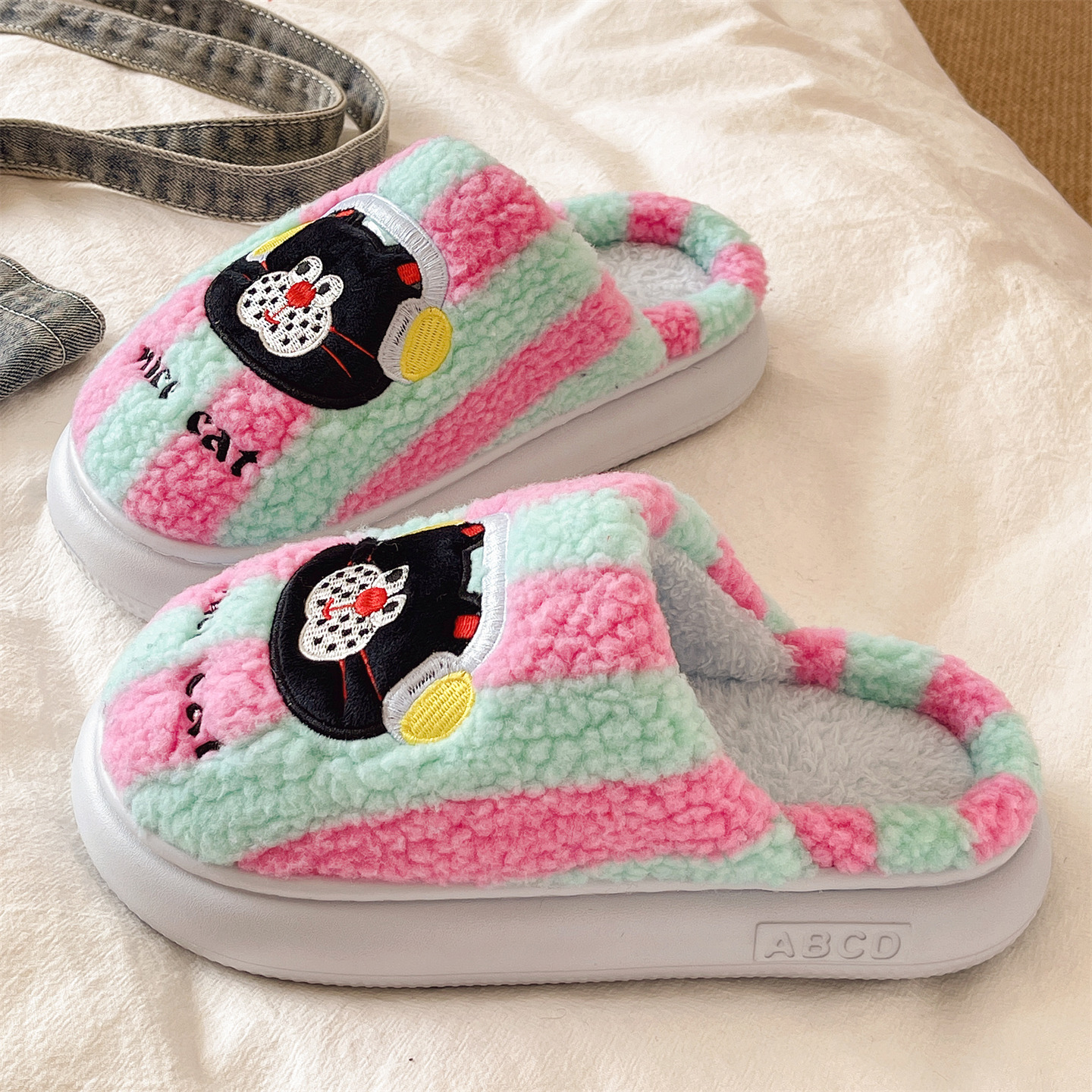 俏绘可爱猫咪条纹厚底拼色棉拖鞋