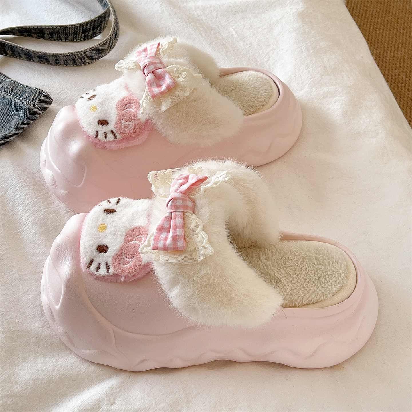 俏绘可爱蝴蝶结KT猫防水毛毛鞋