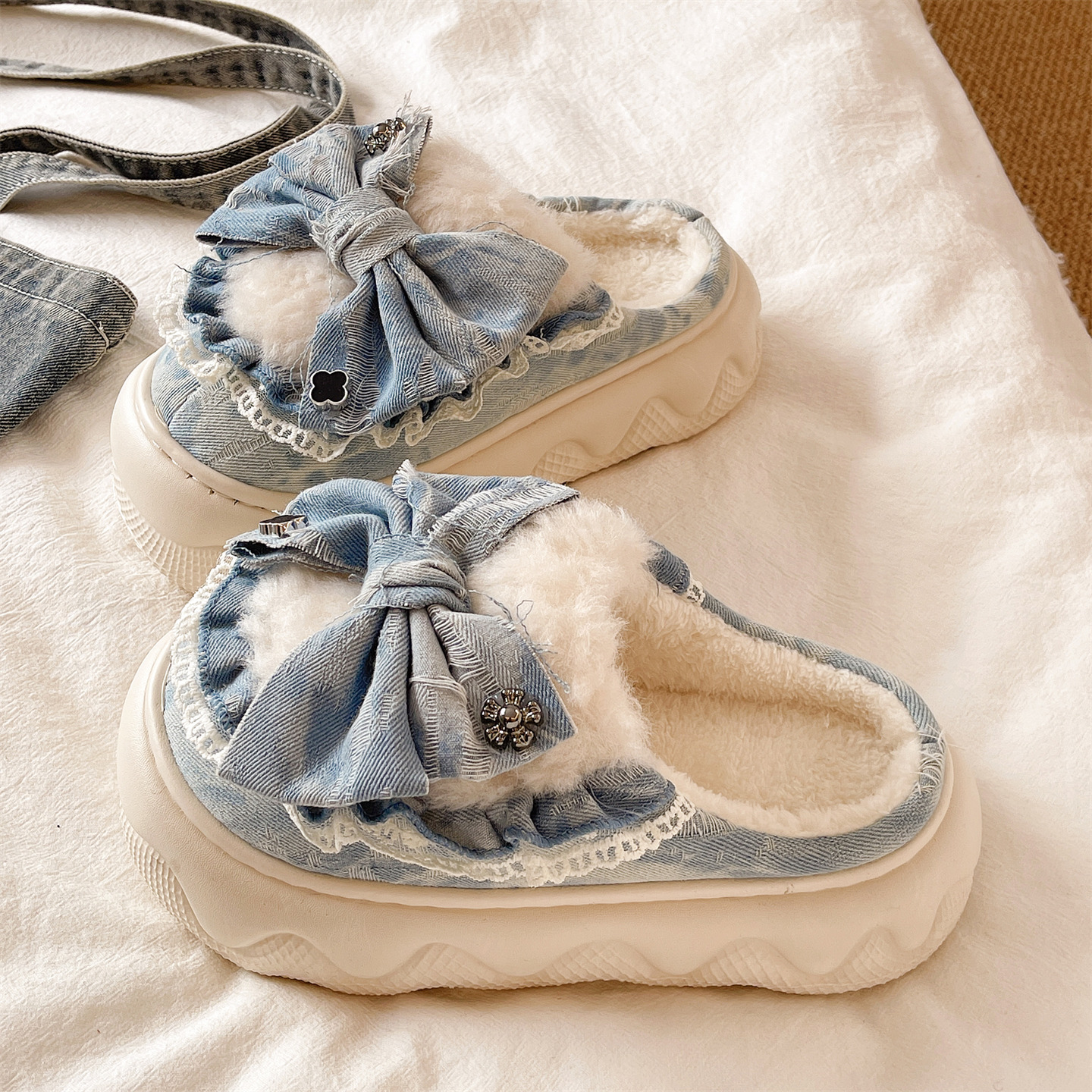 俏绘牛仔蝴蝶结厚底保暖毛毛拖鞋