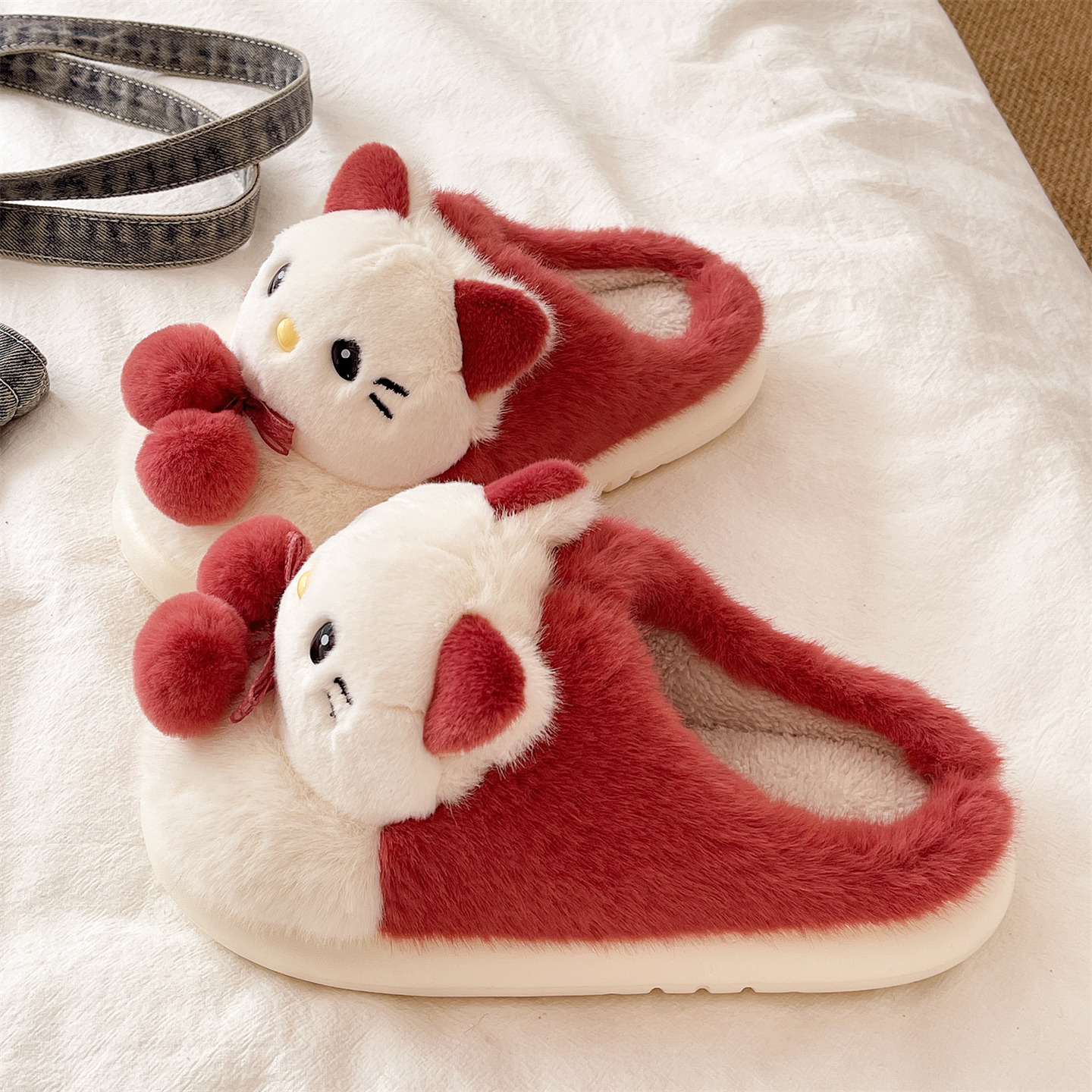 俏绘可爱樱桃猫咪保暖毛毛拖鞋