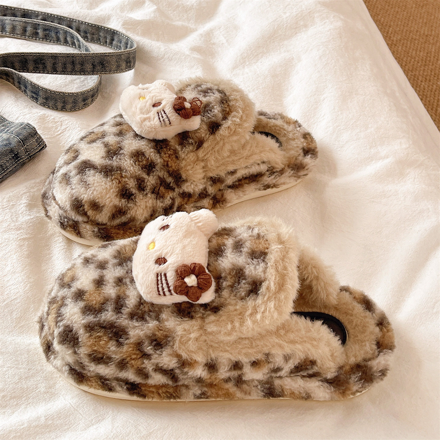 俏绘可爱卡通猫咪豹纹保暖毛毛鞋