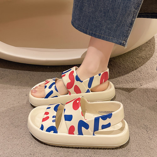 俏绘时尚涂鸦印花厚底罗马凉鞋