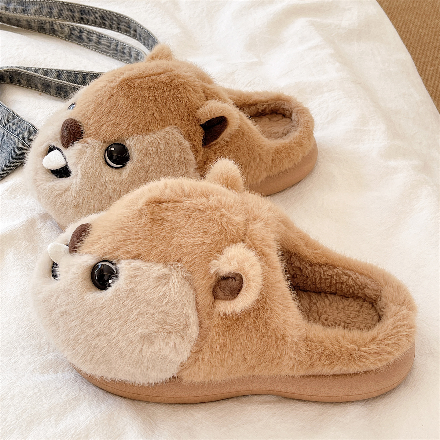 俏绘可爱小松鼠厚底保暖毛毛拖鞋