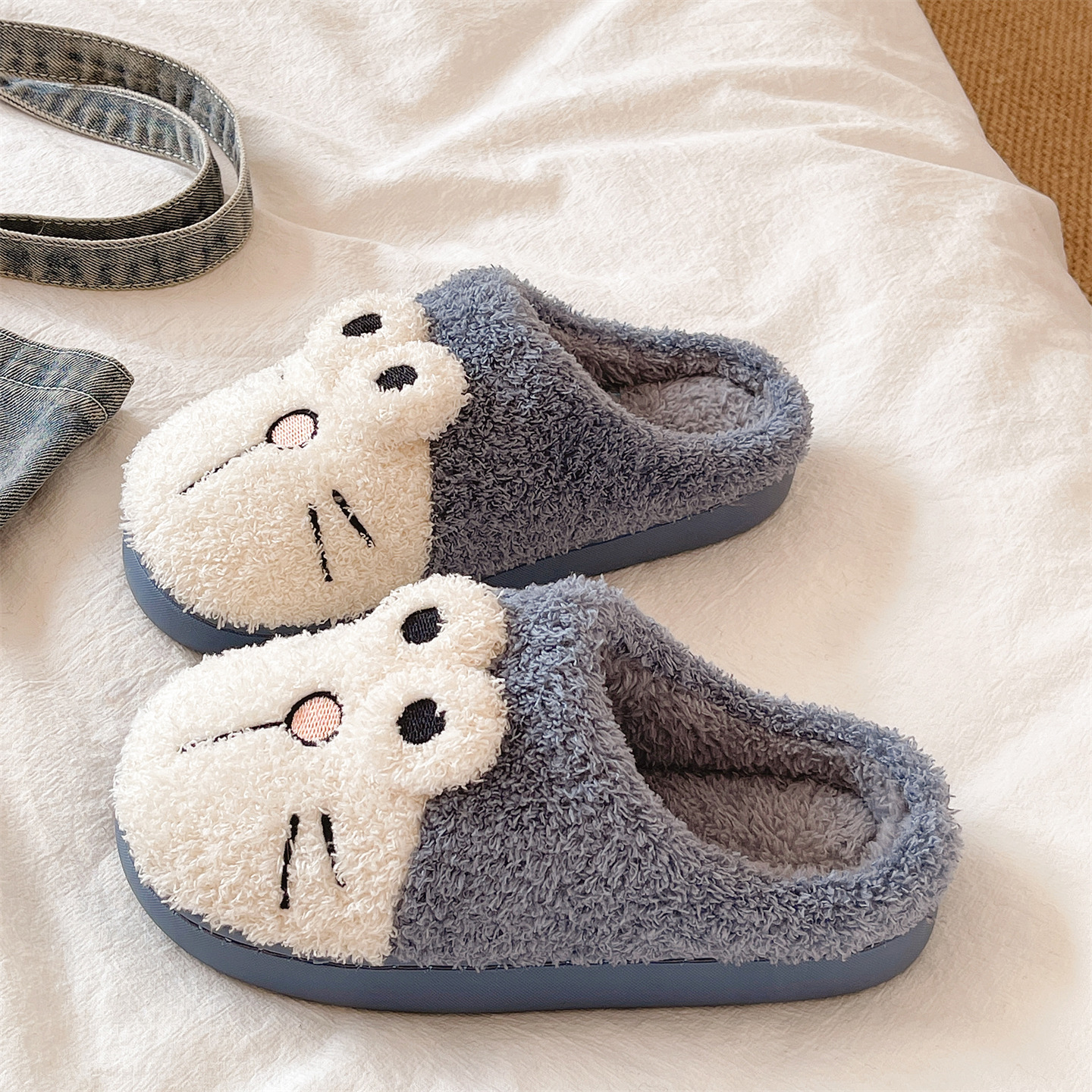 俏绘可爱叮当猫软底保暖毛毛拖鞋