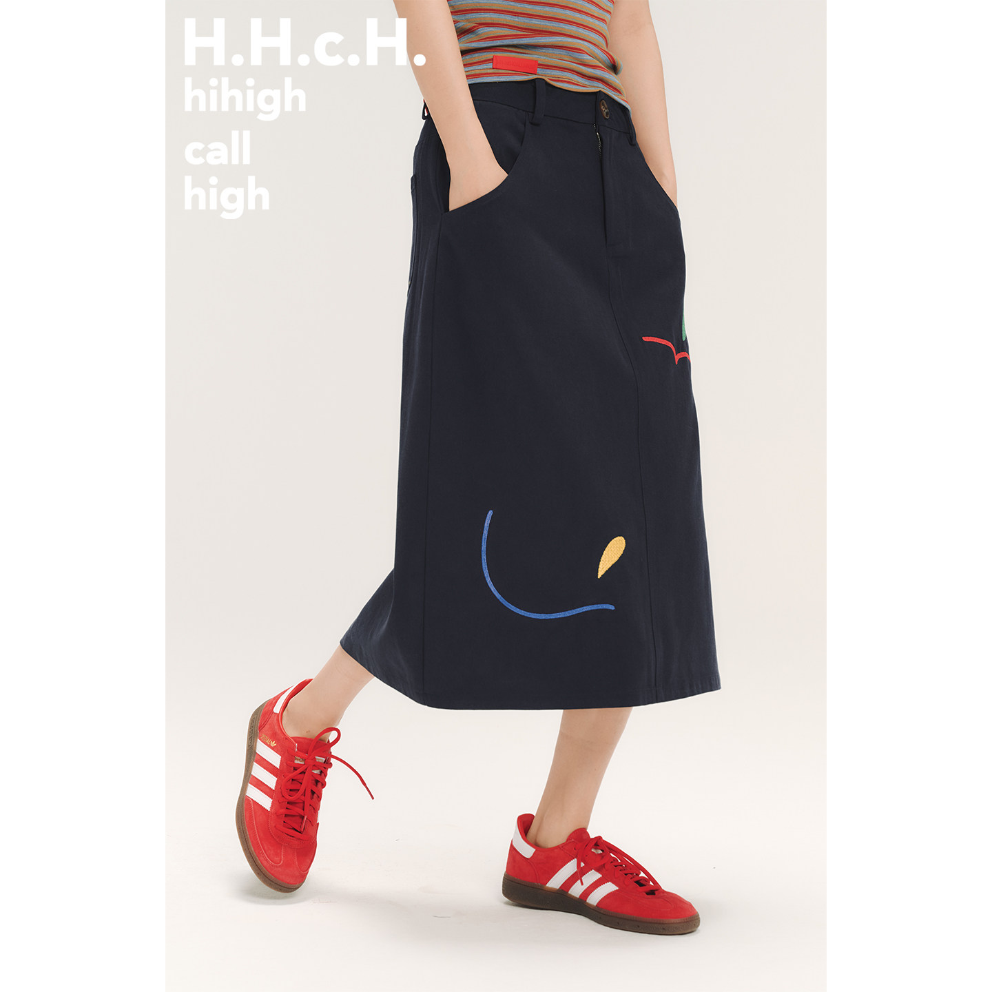 HHCH口海 SS26 线条苹果绣花藏青色中长款A字半身裙