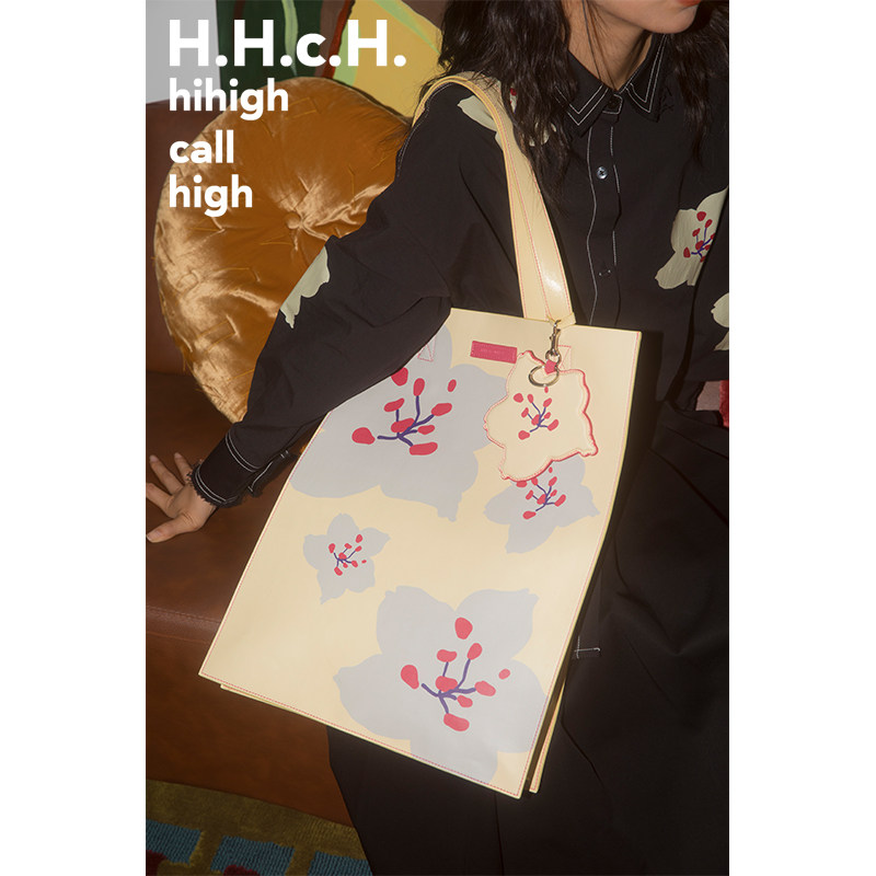 HHCH口海原创设计 樱花印花阳光奶黄色大号通勤托特包