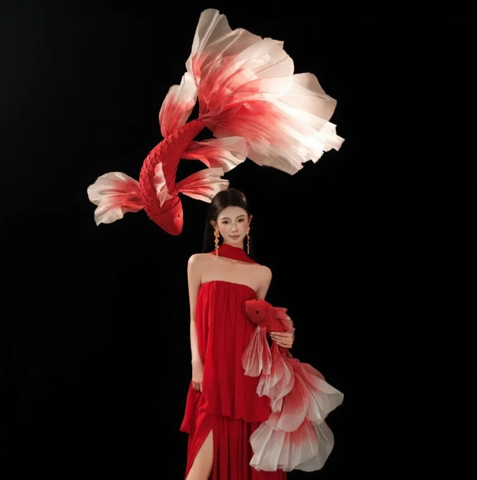 网红打卡新年元旦仿真锦鲤鱼拍摄道具影楼景区大型商场橱窗装饰