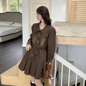 咖色复古休闲牛仔连衣裙女2025春新款流行穿搭高腰显瘦小个子裙子