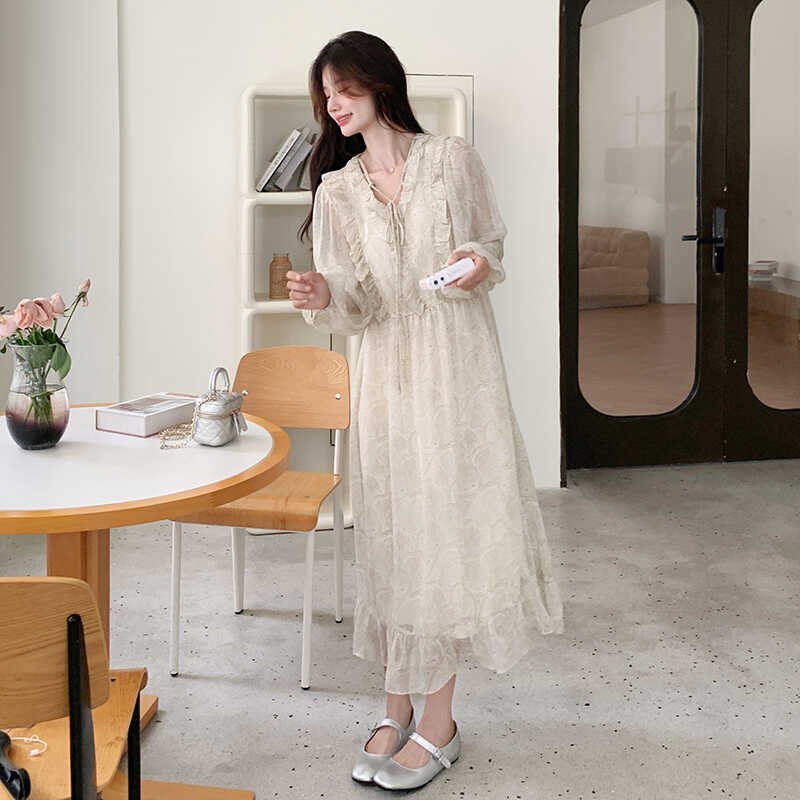 法式优雅温柔风连衣裙女2025秋季新款高级设计感木耳边V领茶歇裙,女装连衣裙,浙宝079