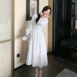 超火好看温柔风白色连衣裙女春秋2025新款独特漂亮中长款收腰长裙图片
