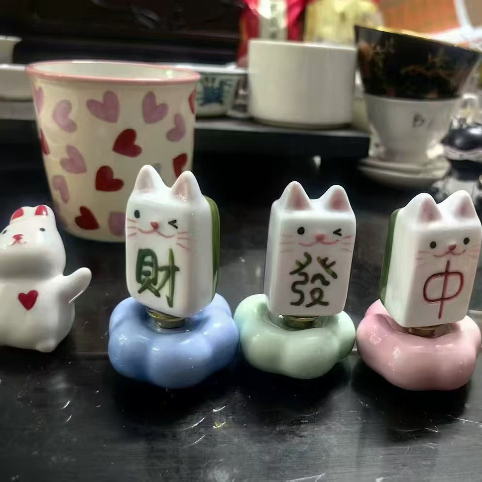 景德镇陶瓷转转麻将猫发财中蒜鸟萌小只手作陶瓷摆件