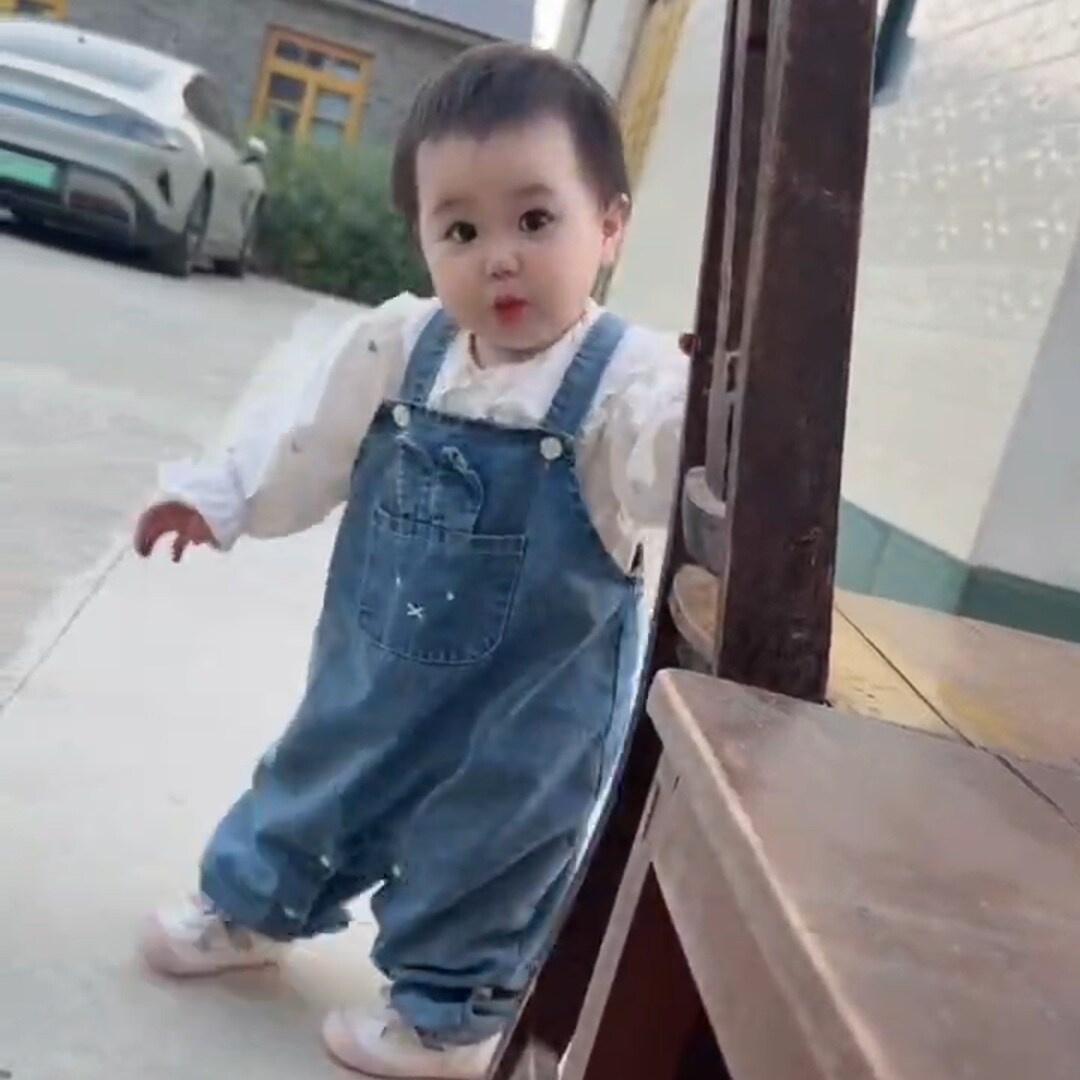 婴幼儿春秋连体衣牛仔背带裤套装女一岁宝宝春天衣服韩版外出春装