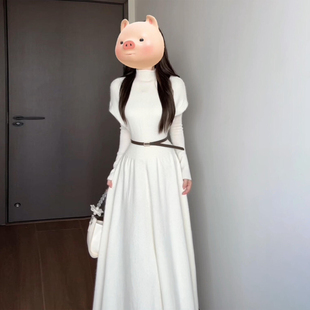 白色针织连衣裙子女秋冬季2026新款内搭打底长裙新年穿搭一整套装