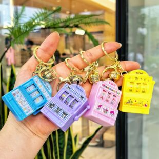 卡皮巴拉摇杆机钥匙扣三丽鸥摇奖机挂件解压玩具老虎机挂饰小礼品