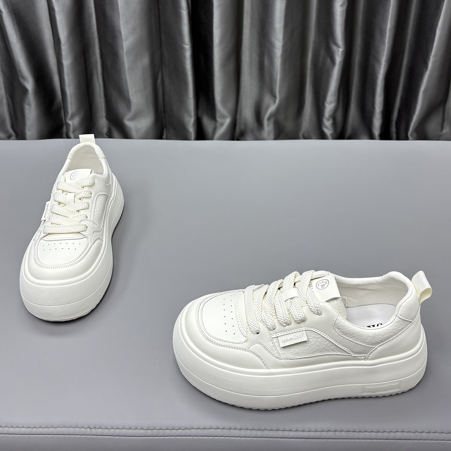 真皮小白鞋女2025秋季新款系带圆头厚底舒适百搭时尚休闲运动板鞋