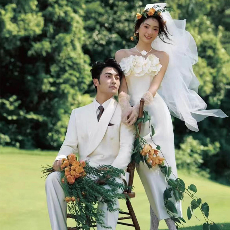 法式轻奢风贵族缎面抹胸拖尾婚纱