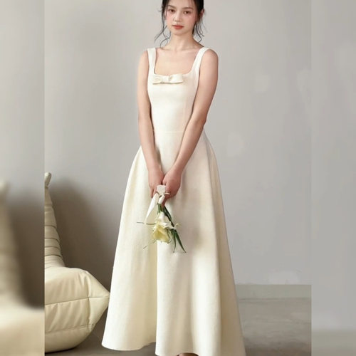 高级定制甜美少女风亮丝缎面方领蝴蝶结点缀优雅轻婚纱小白裙笙冉