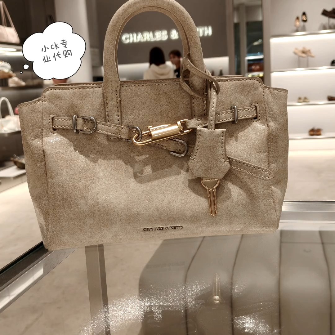CHARLES&KEITH26春季新小CK2-30271702锁扣褶皱手提凯莉包斜挎包