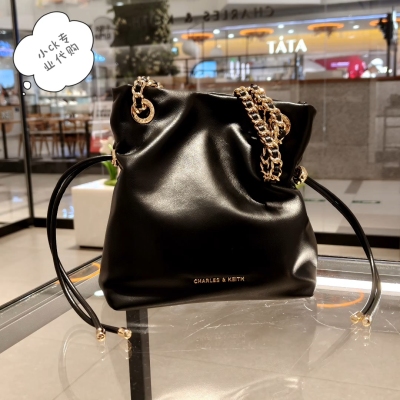 CHARLES&KEITH25秋新款CK2-80151536柔软抽绳链条手提女包福袋包
