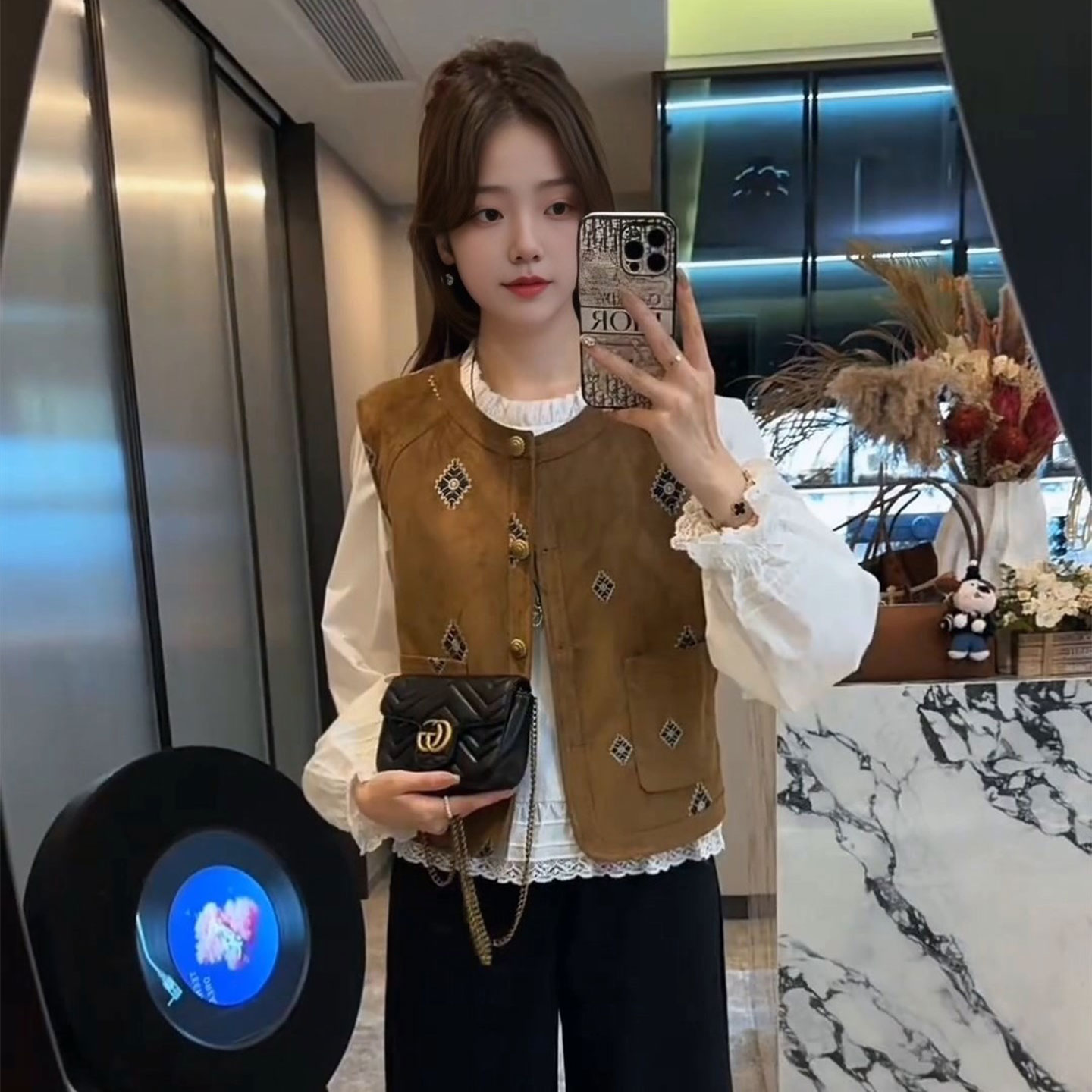 高级感菱形绣花刺绣圆领马夹外套女2025秋冬新款无袖背心坎肩上衣