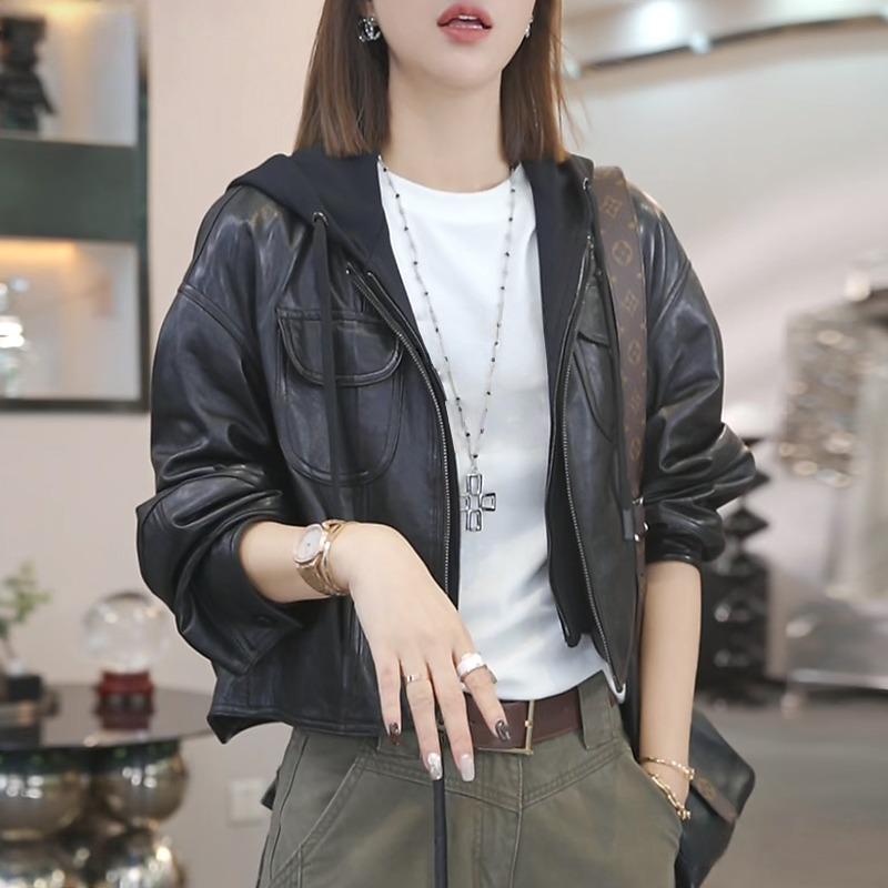 高级感黑色连帽假两件皮衣外套女秋季新款显瘦短款夹克洋气上衣潮