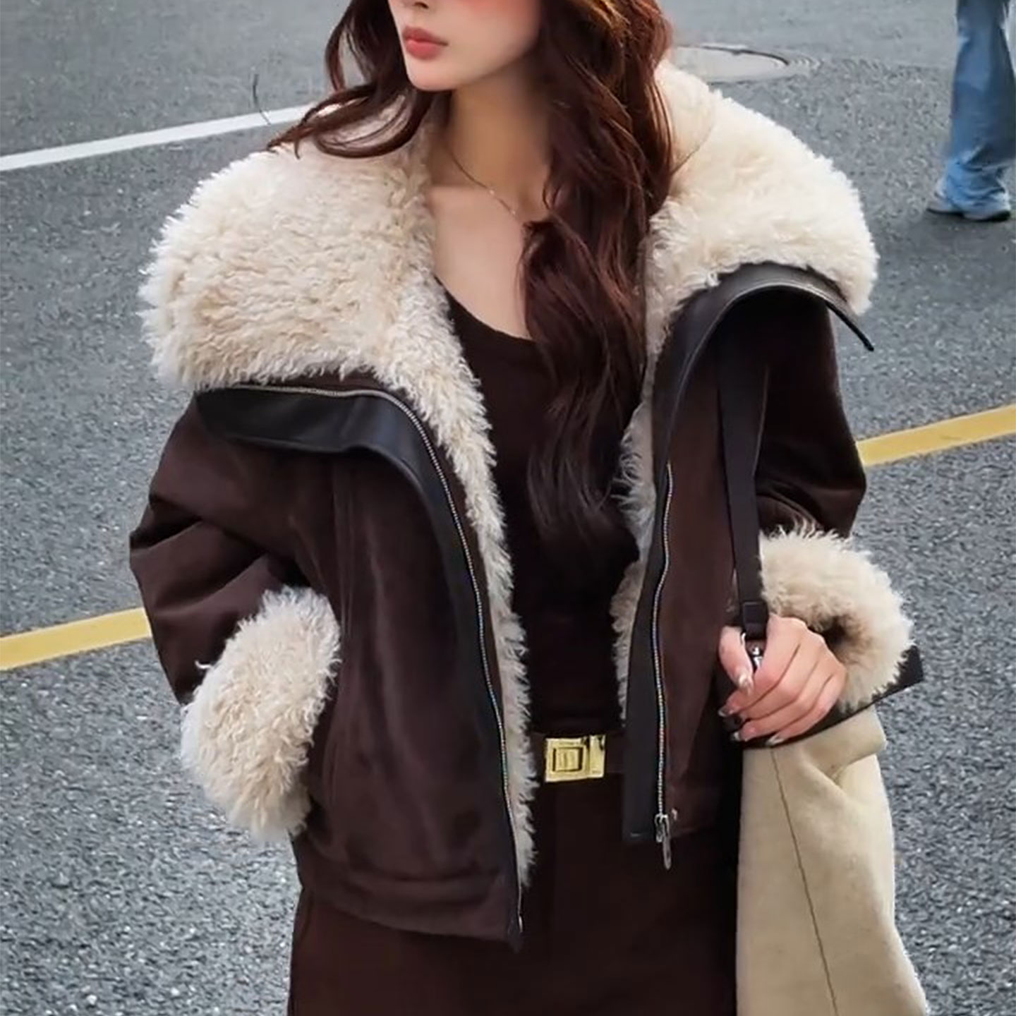 皮毛一体短外套女翻领大毛领保暖加厚气质高级感鹿皮绒夹克衫棉衣