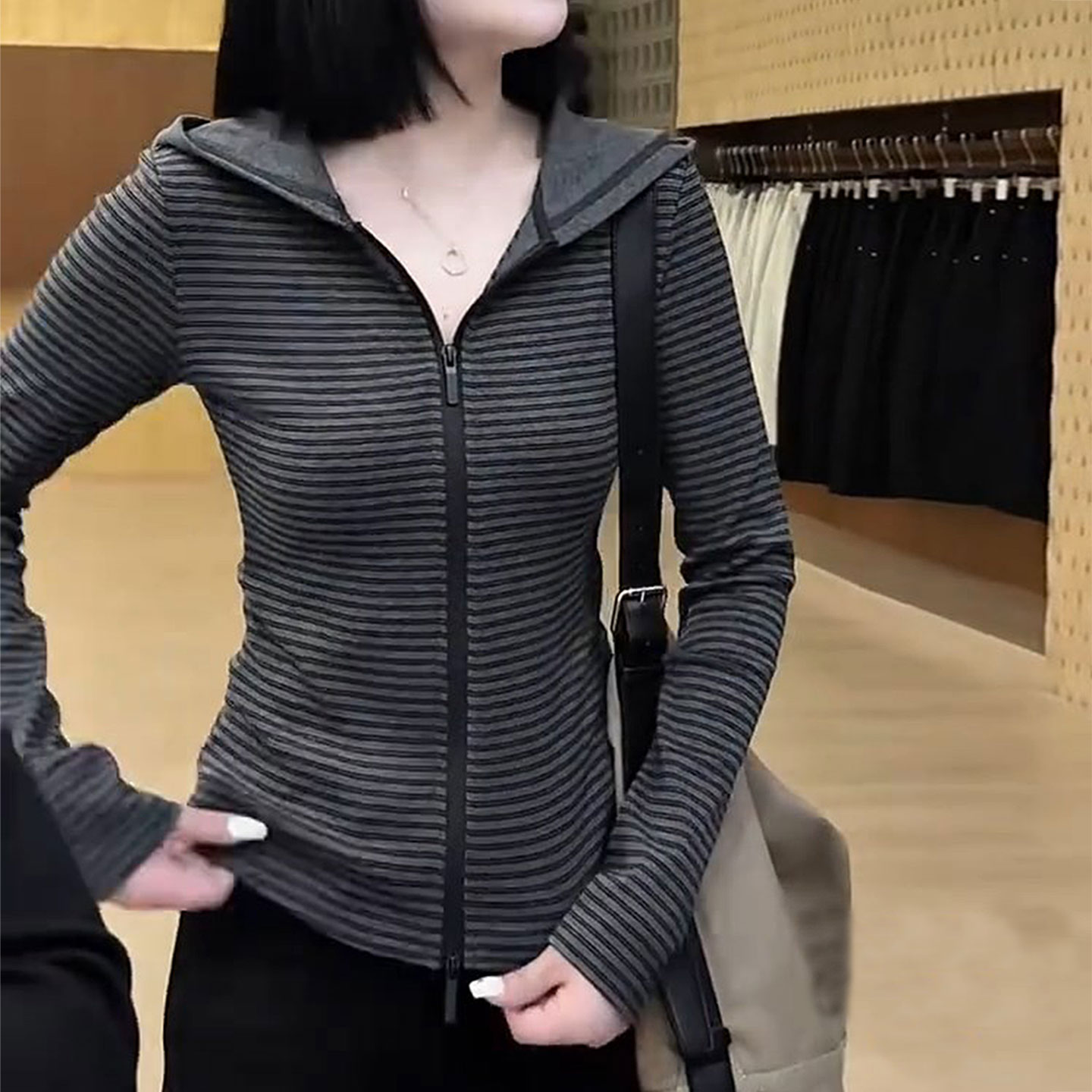 帽衫卫衣外套女2025秋季新款修身显瘦连帽长袖条纹开衫短款上衣女
