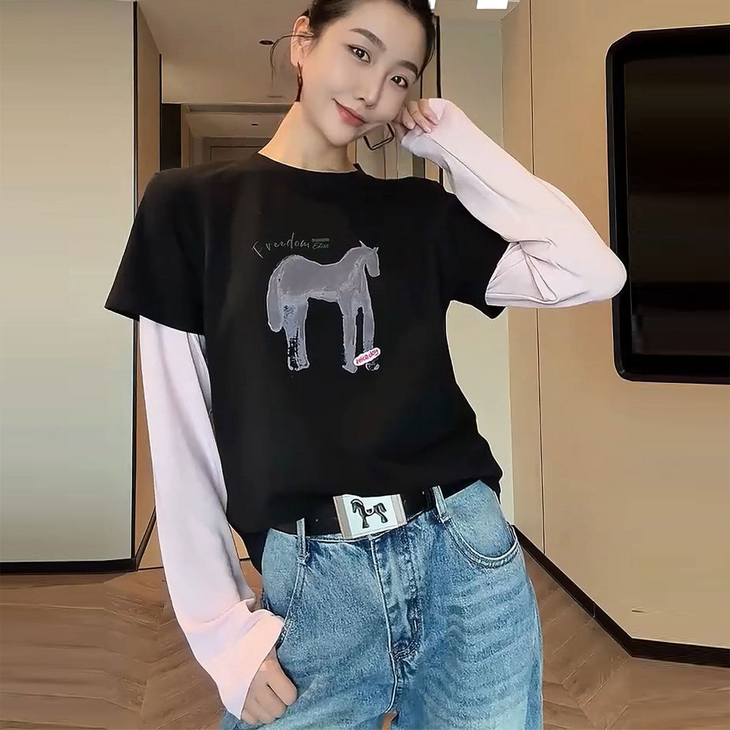 粉色小马图案假两件长袖T恤女欧洲站2025冬装新款时尚圆领打底衫,女装/女士精品,T恤,淘宝优惠券,粉丝福利购,淘宝优惠卷