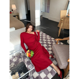 楠哥微胖mm红色新年战袍针织长袖连衣裙女秋冬大码赫本风收腰长裙