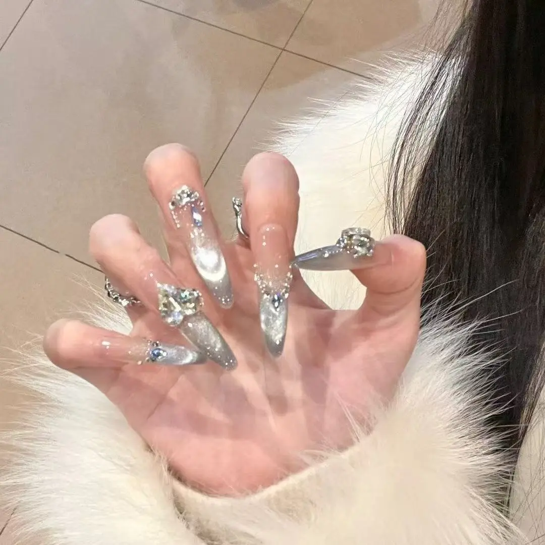 手工穿戴甲春夏浅蓝微笑法式猫眼气质轻奢高级感璀璨歪心钻美甲贴