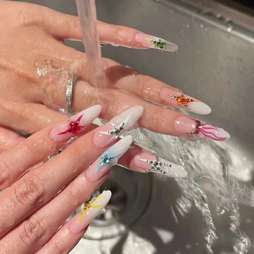 夏天穿戴甲2025新款星星彩色渐变ins钻饰辣妹美甲小众欧美风甲片