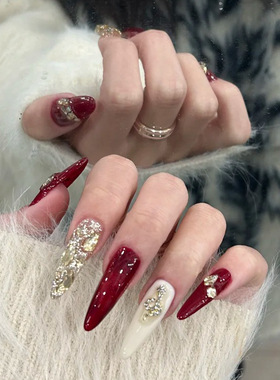 2026新年手工美甲千金红闪满钻秀禾婚甲长款氛围感秋冬百搭穿戴甲