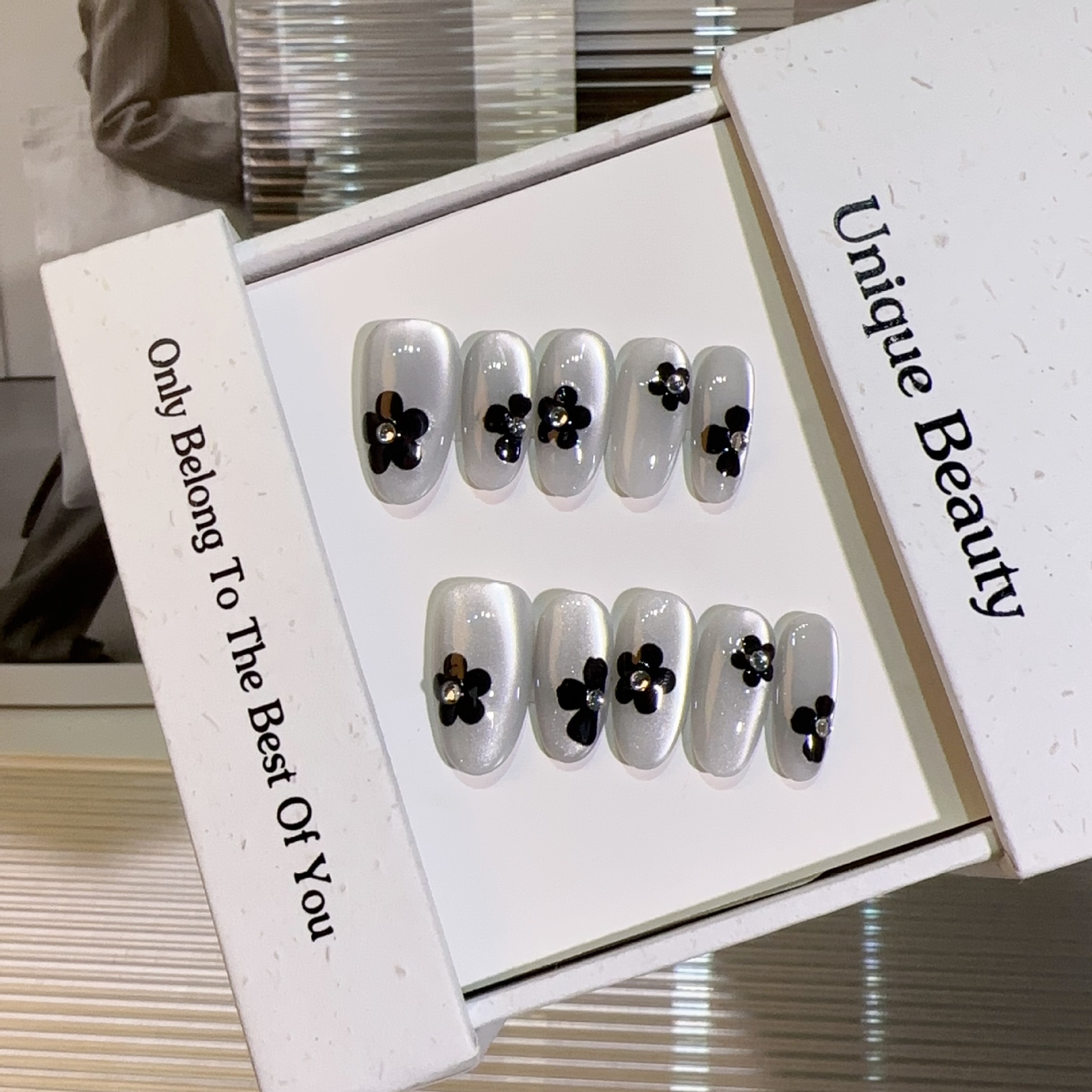 纯手工穿戴甲中椭圆猫眼小花贴纸显白穿戴甲美甲贴片可拆卸高级感