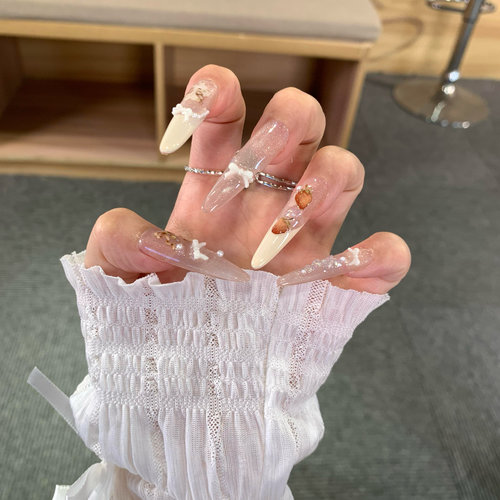 法式甜酷丝带草莓兔美甲白色甲片可拆卸纯手工蝴蝶穿戴甲