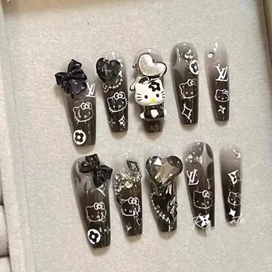 新款纯手工轻奢哈喽kitty贴纸饰品黑色渐变爱心钻可拆卸穿戴甲贴