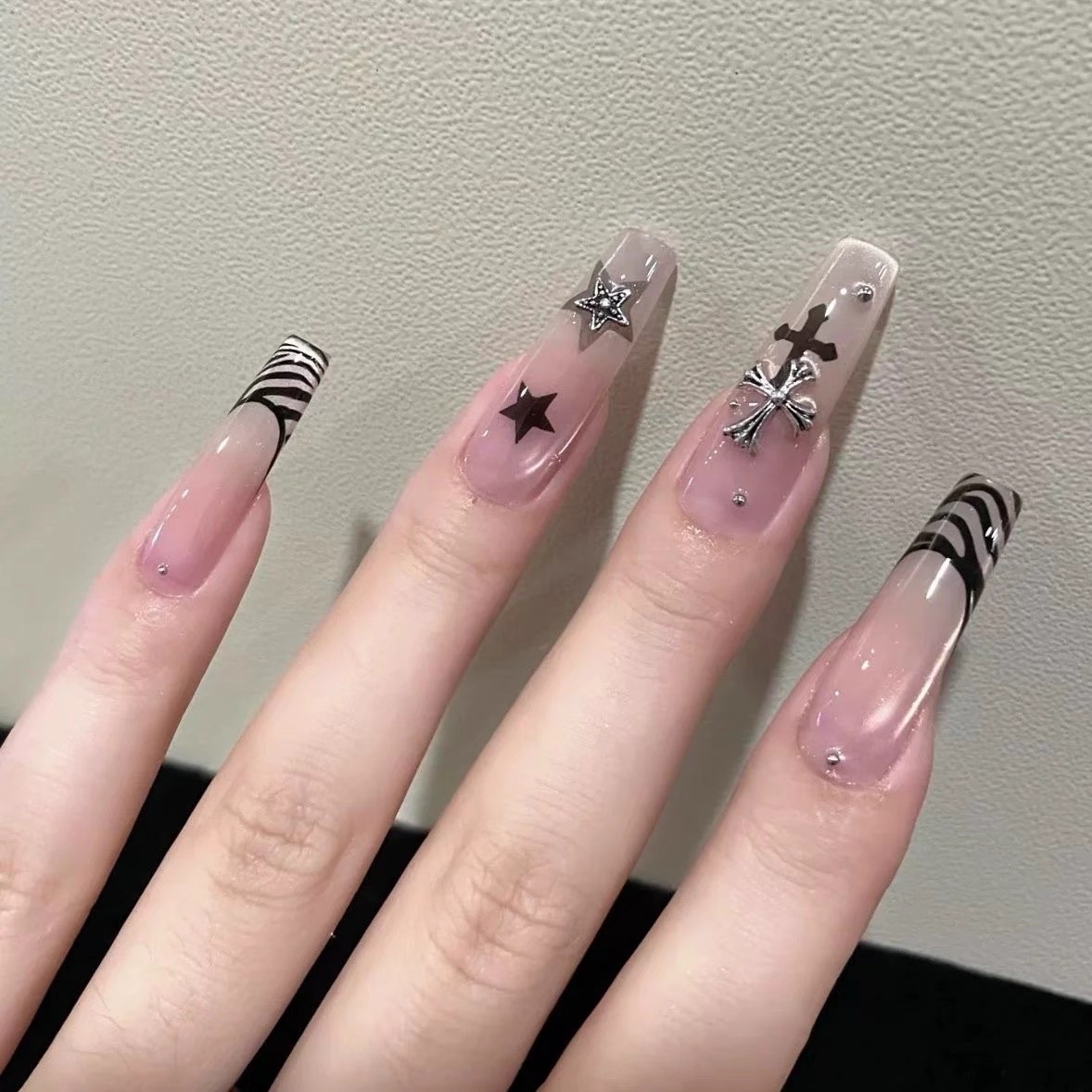 秋冬新款星空克罗心纯手工穿戴甲秋冬新款猫眼手绘斑马纹法式星星