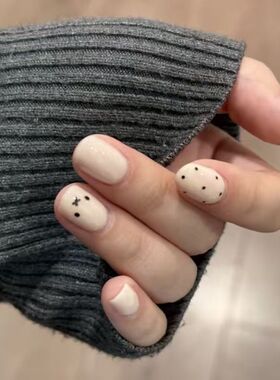 手工穿戴甲卡通可爱短款米菲奶泡波点甲片高级感纯欲显白美甲贴片