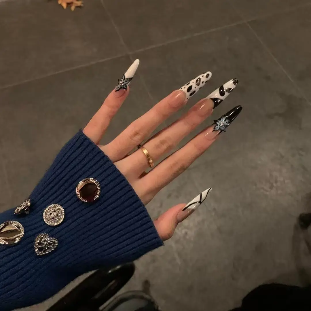 手工穿戴甲秋冬茶花会恶魔之花轻奢高级感法式复古辣妹美甲贴片