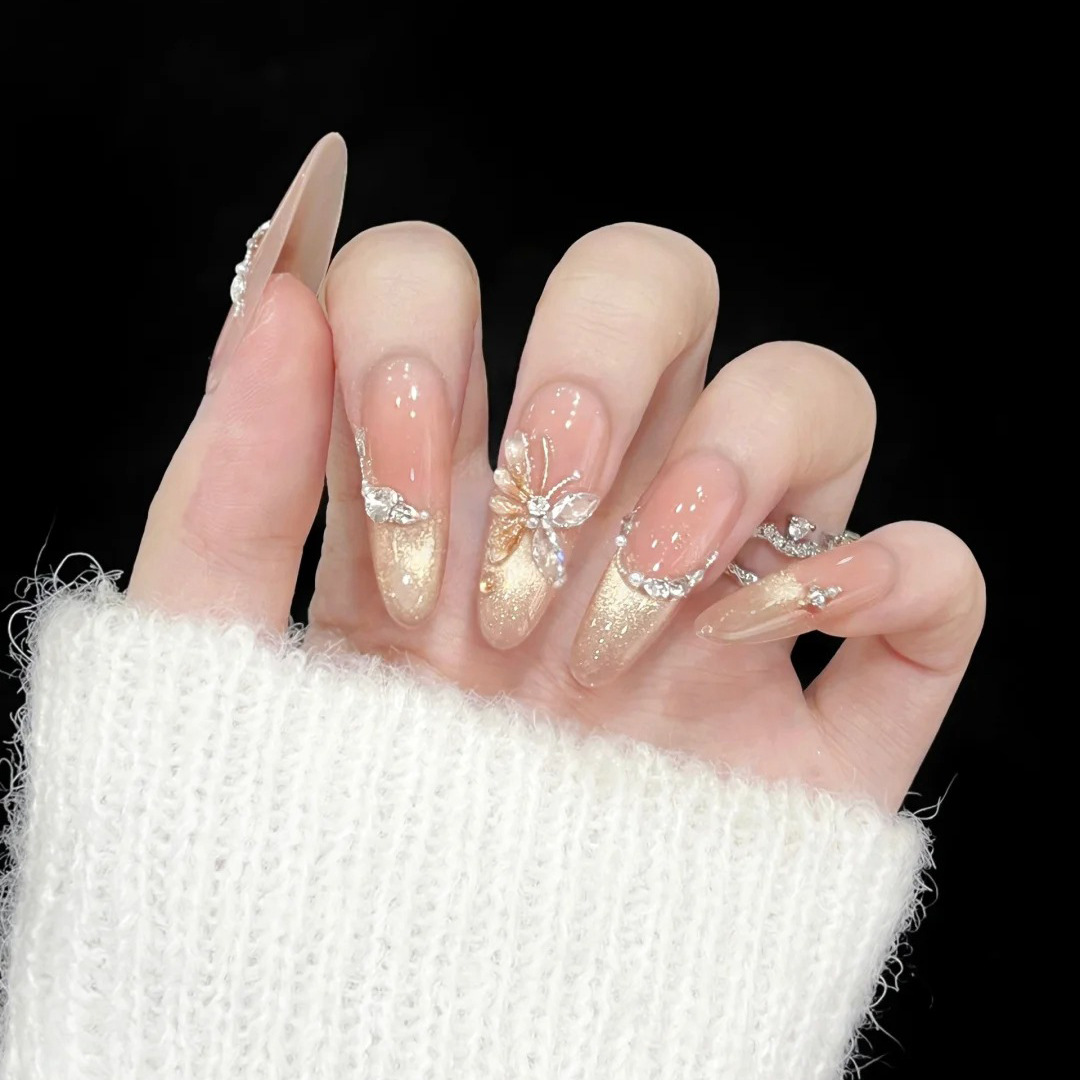 黛瑞森 冰透裸色金色猫眼法式蝴蝶手工穿戴甲高级感锆石碎钻爆闪