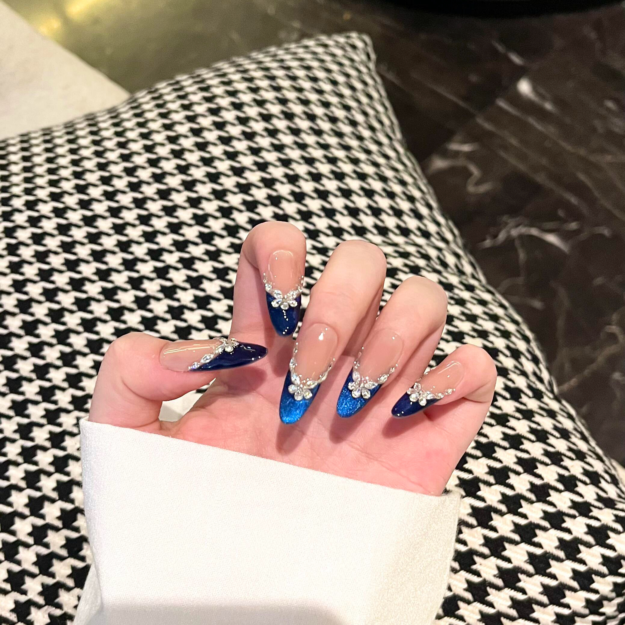 北极星--猫眼蓝色手工穿戴甲高级感小清新春夏波点猫眼美甲可拆卸