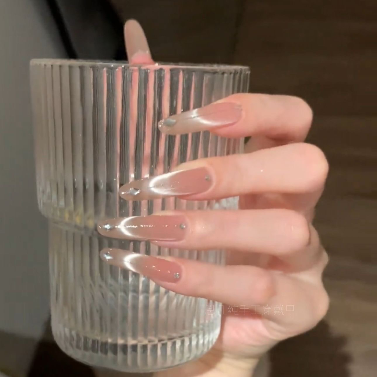 手工穿戴甲法式猫眼气质爆款虾线显仙气简约裸色美甲高级感加长款