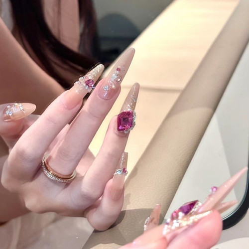 520战甲娇养千金手工美甲穿戴甲玫红爱心碎钻美甲显白可拆卸新款