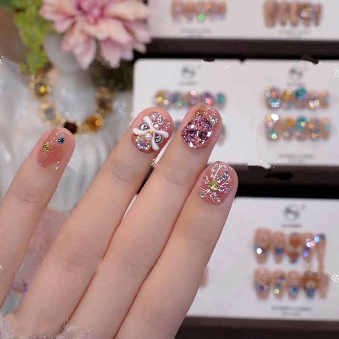 【暴富醒狮】纯手工穿戴甲爆闪钻球成品高级感显白纯手作美甲贴片,彩妆/香水/美妆工具,穿戴甲/甲片,淘宝优惠券,粉丝福利购,淘宝优惠卷