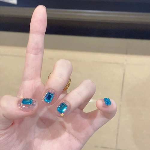 夏日新款多巴胺彩色平底钻爆闪手工美甲穿戴甲可爱马卡龙ins短款