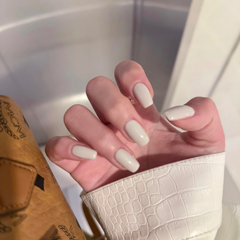 纯手工穿戴美甲纯色合计秋冬显白高品质单色美甲短款光疗可拆卸