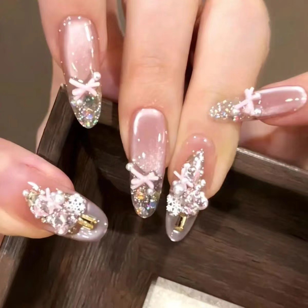 纯手工甜心氛围感美甲爆款轻奢蝴蝶结圣诞猫眼显白纯欲穿戴美甲贴