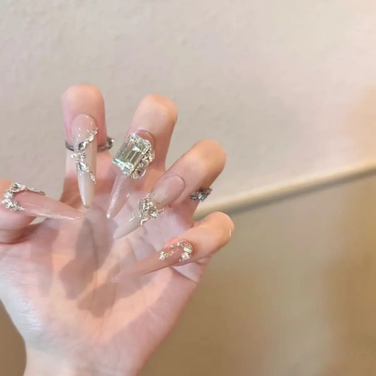 手工穿戴甲裸色渐变纯欲猫眼春季链条方钻高级感氛围显白美甲贴片
