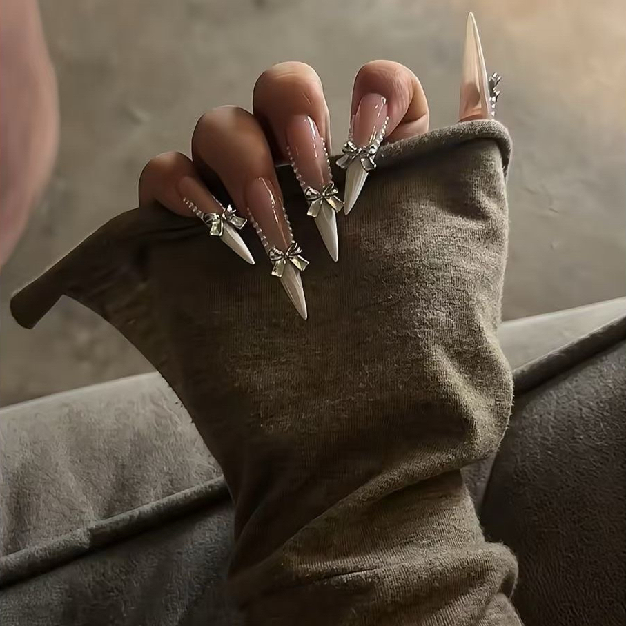 「珍珠小姐」金属飘带蝴蝶珍珠法式高级爆闪气质美甲显白穿戴贴片