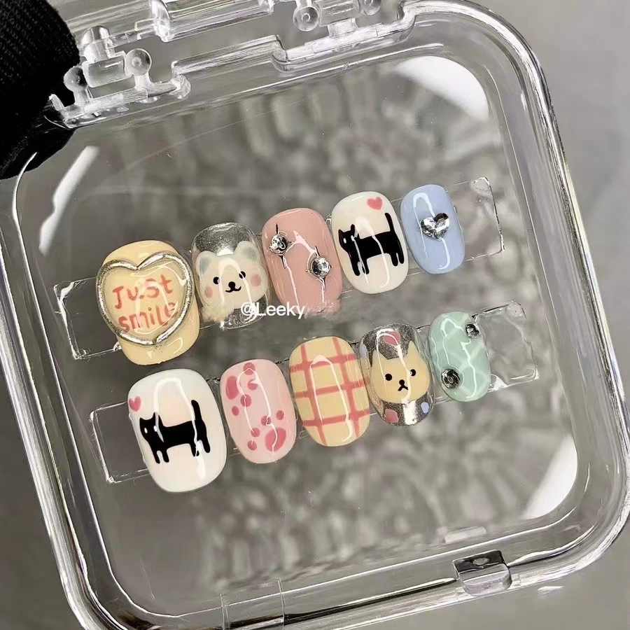 2025秋冬上新小红书同款纯手工穿戴甲韩系可爱指甲甲片可重复使用